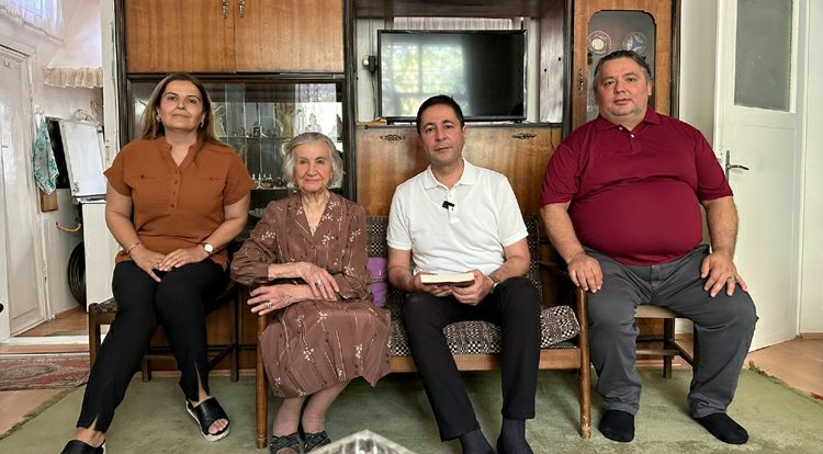 Cennet Niksar’ın altında mı? Üstünde mi?