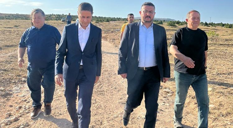 MHP Milletvekili Bulut, Tarlası yanan çiftçiye, “Biz bu konuda elimizden geleni yapacağız”
