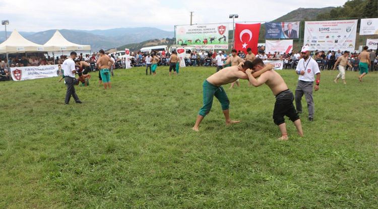 Almus’ta 520 güreşçi ile “Kardeşlik ve Spor Festivali” gerçekleştirildi