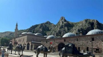 Tarihi Bedesten’de ziyaretçiler tarihe tanıklık ediyor