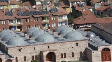 Evliya Çelebi’nin “Sultan Çarşısı kadar güzel” dediği Arastalı Bedesten