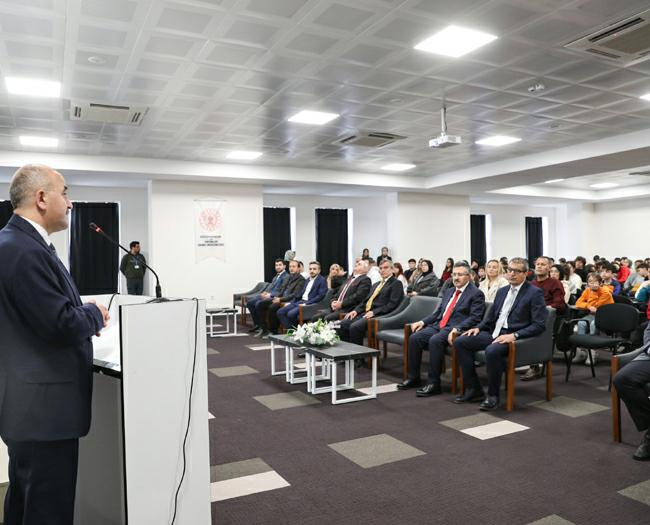 Vali Numan Hatipoğlu 60. Kütüphane etkinliğine katıldı