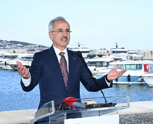 Bakan Uraloğlu, “Denizcilikte ihracat arttı, İthalat azaldı”