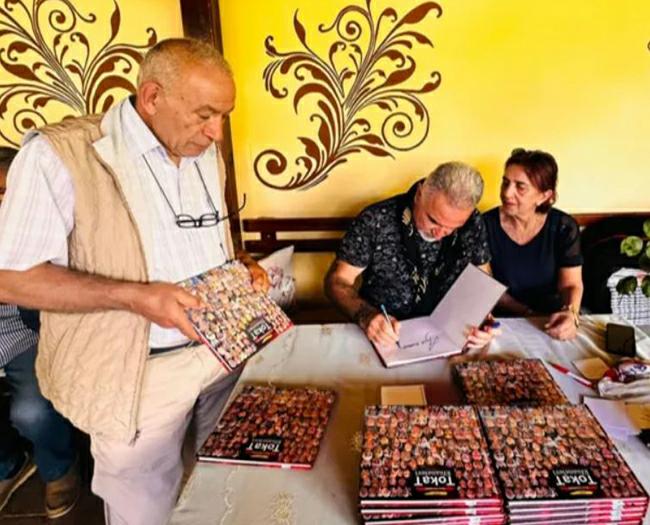 Tokat’ta Ünlü karikatürist Öznur Kalender’in imza günü