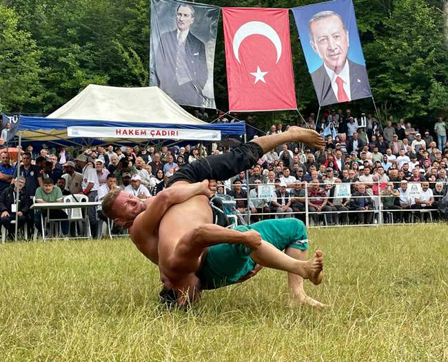 Niksar’da, “Ahi Pehlivan Büyük Karakucak Güreşleri” tamamlandı