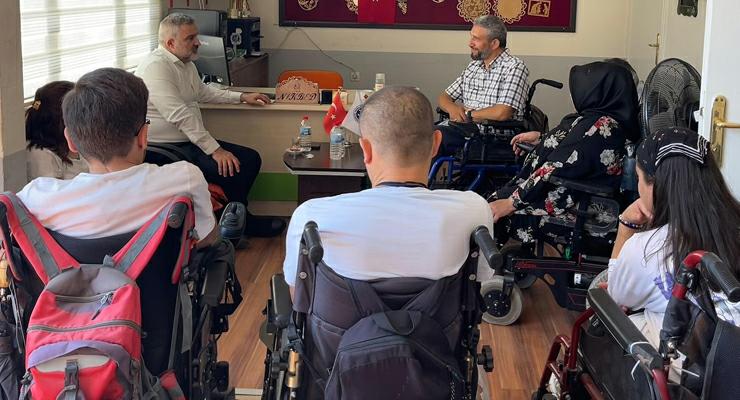 Başkan Tepebaşı, Niksar Bedensel Engelliler Derneği‘ni ziyaret etti