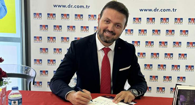 Hakan Erdem, İmza Günü’nde okurlarıyla buluştu