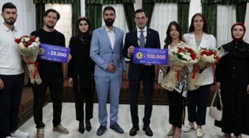 Proje sahiplerine ödülleri teslim edildi