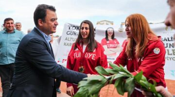 Tokatlı Sevda-Sevtap Altınoluk kardeşlere coşkulu karşılama