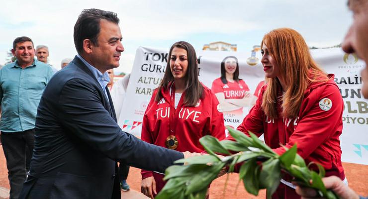 Tokatlı Sevda-Sevtap Altınoluk kardeşlere coşkulu karşılama
