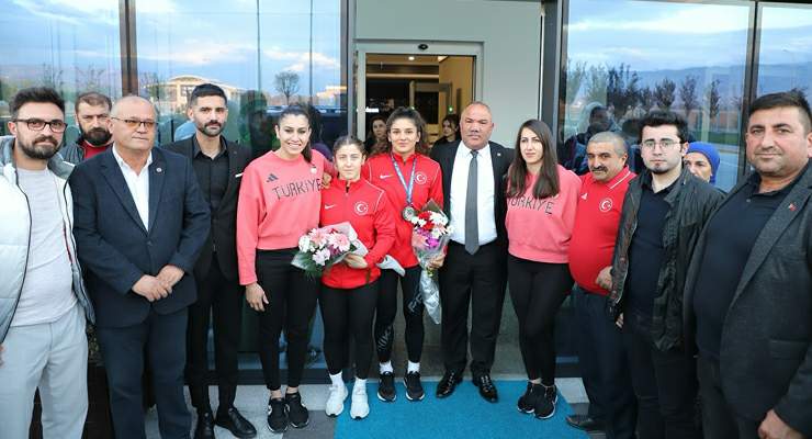 Turhal Belediyesi, Milli sporcularımız Nesrin Baş ve Sıla Aykut’u karşıladı