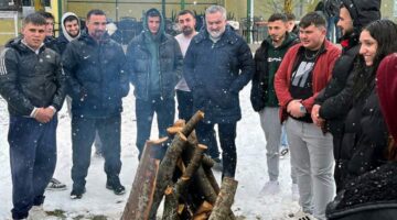 Başkan Tepebaşı, Kamp ateşi başında gençlerle sohbet etti