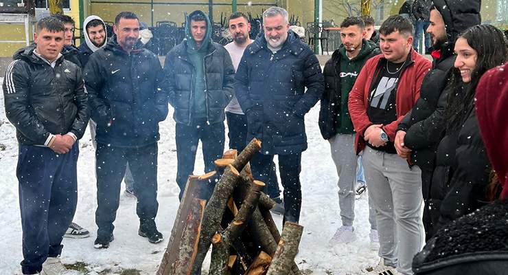Başkan Tepebaşı, Kamp ateşi başında gençlerle sohbet etti