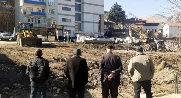Tokatlı yaşlıların yeni eğlencesi, “Behzat Çarşısı” yıkımı