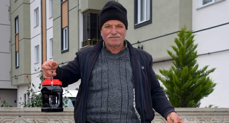 Niksar’ın “Dut Pekmezi” sağlık yönünden kapışılıyor