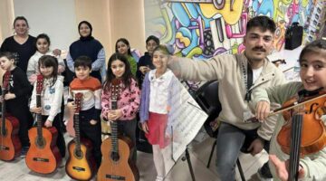 Tokat Belediyesi’nden minik müzisyenlere “Keman ve Gitar” Eğitimi