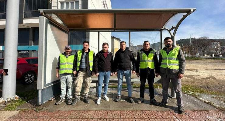 Niksar Belediyesi, “Duraklarımızı foşur foşur yıkadık☺️”