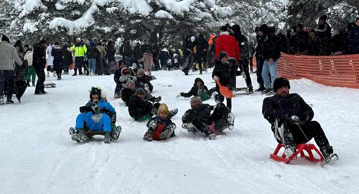 Niksar Çamiçi Yaylası’nda vatandaşlar karın keyfini çıkarttı