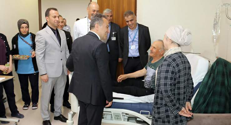 Rektör Yılmaz’dan Üniversite Hastanesi’ne bayramlaşma ziyareti