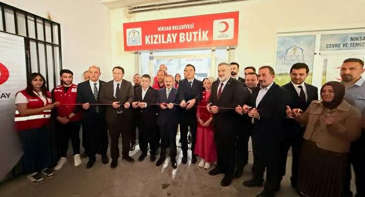 Niksar Belediyesi ile hayata geçirilen “Kızılay Butik” hizmete açıldı