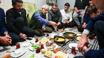 Bakan Uraloğlu, Üniversite öğrencilerinin evine konuk oldu