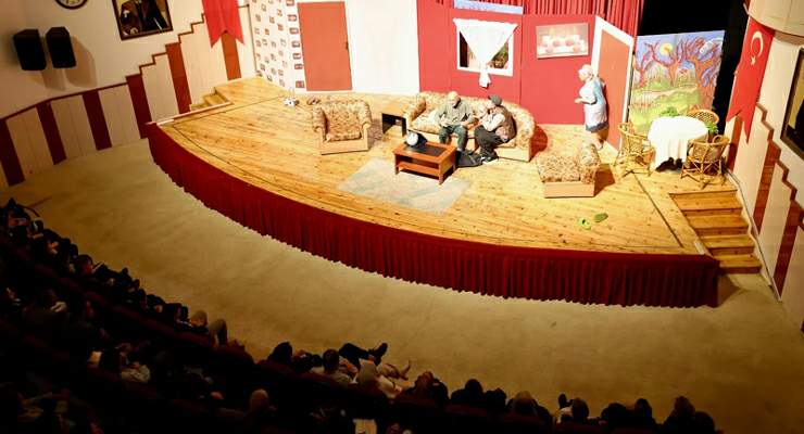 Tokat’ta, “Babam Geri Döndü” tiyatro oyunu ilgiyle izlendi
