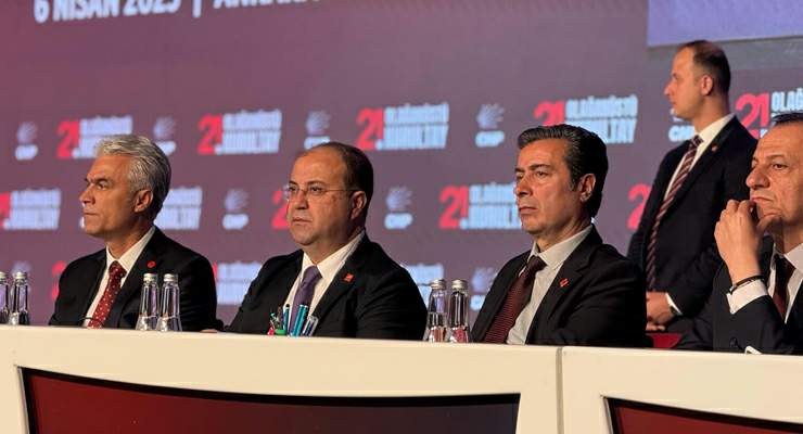 CHP Kurultay’ında “Başkan Kurtgöz” Divan’da yer aldı