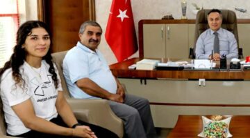 Şampiyon sporcudan anlamlı veda, Nesrin Baş’tan Rektör Yılmaz’a ziyaret