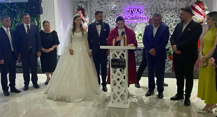 CHP’li Kum Ailesi’nin mutlu günü