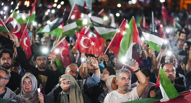 İstanbul’da “Gazze’ye Umut Işığı Ol” yürüyüşü, Binlerce kişi Ayasofya Camii’ne yürüdü