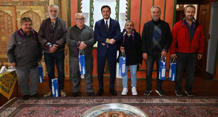 Ayakkabı boyacılarından yeni dükkânları için Yazıcıoğlu’na teşekkür