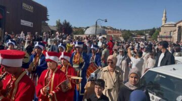 Vali Köklü ve eşi Yasemin Köklü, Amin Alayı’na katıldı
