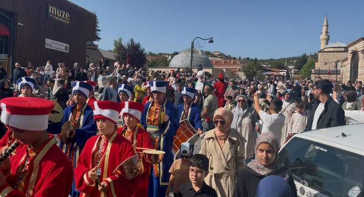 Vali Köklü ve eşi Yasemin Köklü, Amin Alayı’na katıldı