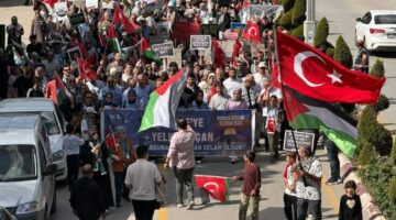 Tokat’ta Sumud Filosu’na destek yürüyüşü