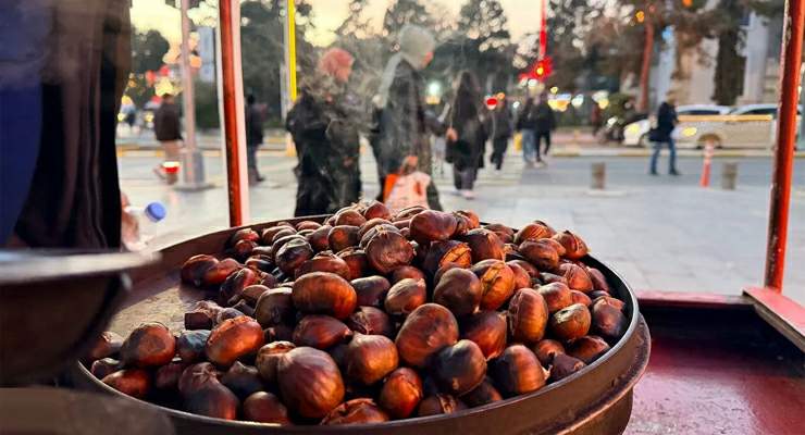 Kışın en popüler lezzeti kestanenin kokusu sokakları sardı
