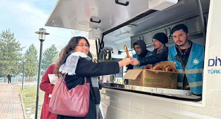 TOGÜ’lü öğrencilere final haftasında Müftülük’ten moral ikramı