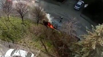Tokat’ta park halindeki otomobil alev alev yandı