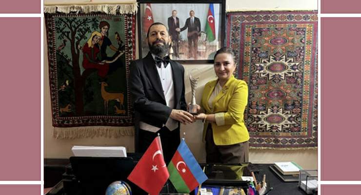 Dünyaca ünlü yazar Akif Manaf’a anlamlı ödül: “Barış Sanatı Ödülü”