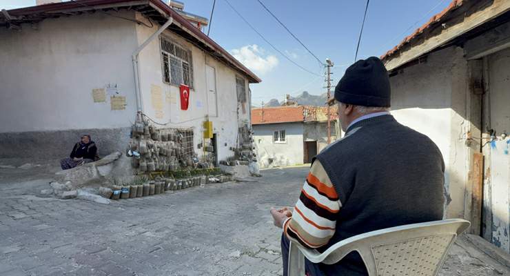 Bahçede yetiştiremeyince çözümü evinin duvarında buldu