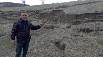 Tokat’ta yağış sonrası heyelan tarlayı kullanılamaz hale getirdi