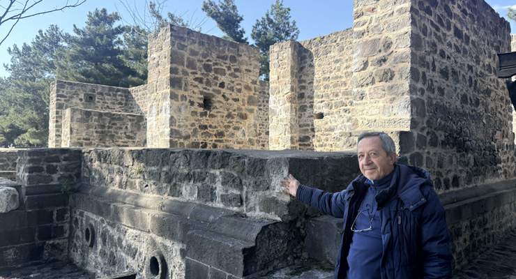 Niksar Kalesi zamana meydan okuyor