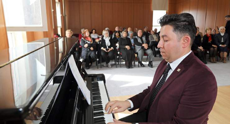 Tazelenme Üniversitesi öğrencilerinden sanat ve müzik dolu buluşma