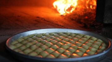 Bayram öncesi baklava mesaisi