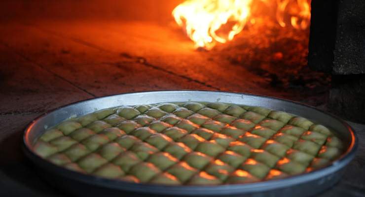 Bayram öncesi baklava mesaisi