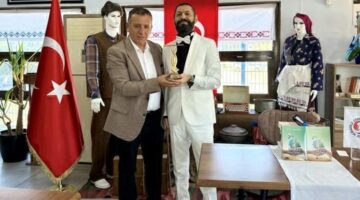 Akif Manaf’a Büyük Mübadele Derneği’nden “Evrensel Kardeşlik ve Barış Ödülü”