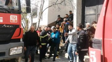 Komşusunu kurtarmak isterken yangının ortasında kaldı