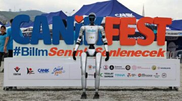 Türkiye’nin nüfusa kaydedilen ilk robotu şimdi de işe başladı