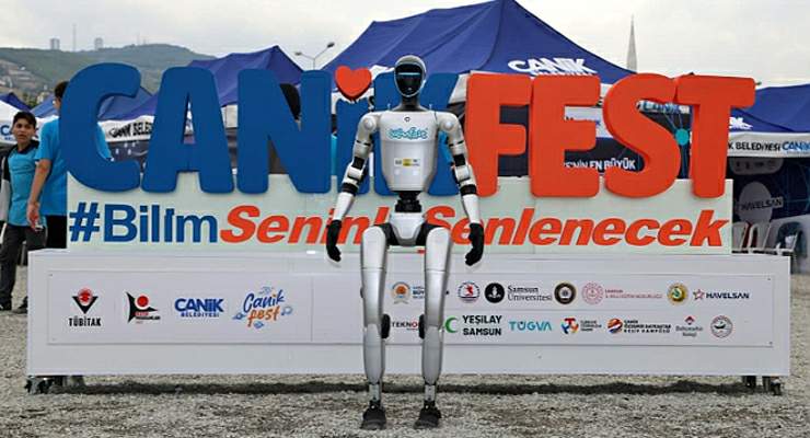 Türkiye’nin nüfusa kaydedilen ilk robotu şimdi de işe başladı