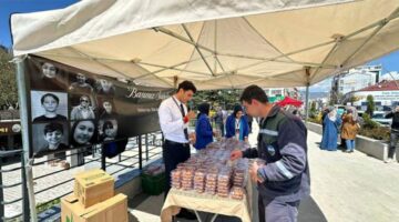 Tokat’ta okul saldırısında hayatını kaybedenler için lokma dağıtıldı