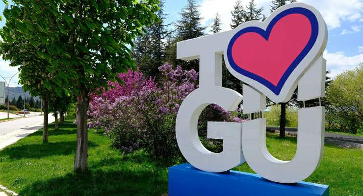 TOGÜ’de “Kartpostallık Bahar Renkleri” kampüsü sardı